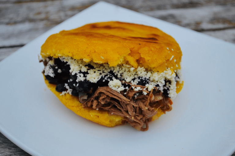 How to Make Venezuelan Arepas – Familia Kitchen